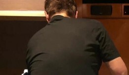 吃瓜背影头像,揭秘吃瓜背影头像背后的故事