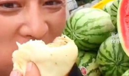 送个外卖还有瓜吃,瓜果美食尽享其中