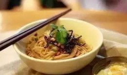 哈利皇帝吃瓜面条,揭秘宫廷吃瓜面条的传奇故事