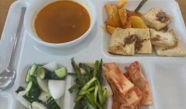 昆工食堂吃瓜,吃瓜群众的美食盛宴