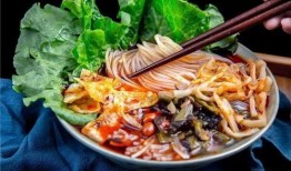 阿瓜吃螺蛳粉,一场味蕾与文化的邂逅