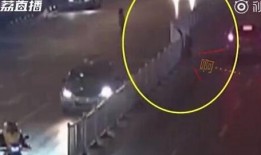 围栏吃瓜群众,揭秘围观现象背后的社会心理