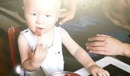 陪爸爸吃瓜,温馨亲子时光的甜蜜回忆