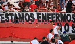 看台自己队吃瓜,自家队吃瓜，揭秘赛场背后的趣味瞬间