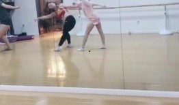 酒店吃瓜跳舞视频