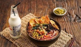 阿瓜吃螺蛳粉,一场味蕾与文化的邂逅