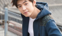 陈哲远现场吃瓜,趣味瞬间引网友热议